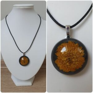 Ketting H245. Materiaal: Epoxy. Prijs €15,-