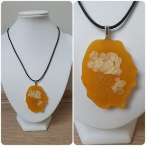 Ketting H246. Materiaal: Epoxy. Prijs €20,-