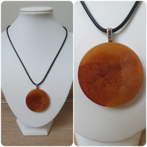 Ketting H248. Materiaal: Epoxy. Prijs €20,-