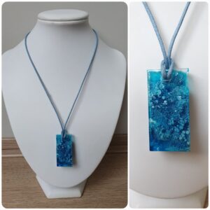 Ketting H25. Materiaal: Epoxy. Sieraad is VERKOCHT