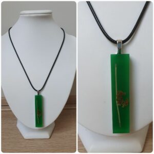 Ketting H254. Materiaal: Epoxy. Prijs €20,-