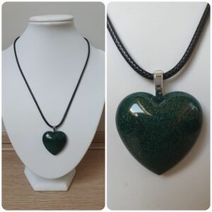 Ketting H258. Materiaal: Epoxy. Prijs €20,-