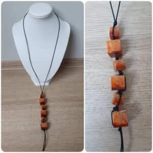 Ketting H26. Materiaal: Epoxy. Prijs €30,-