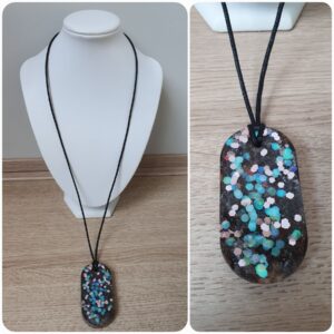 Ketting H27. Materiaal: Epoxy. Prijs €25,-