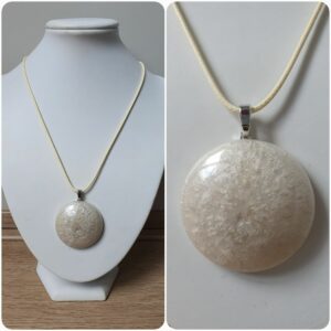 Ketting H276. Materiaal: Epoxy. Prijs €20,-