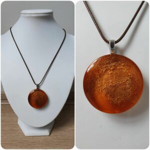 Ketting H280. Materiaal: Epoxy. Prijs €20,-