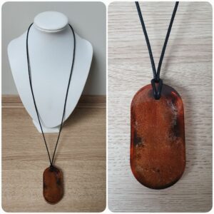 Ketting H284. Materiaal: Epoxy. Prijs €25,-