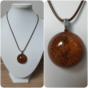 Ketting H285. Materiaal: Epoxy. Prijs €15,-