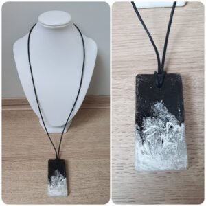 Ketting H29. Materiaal: Epoxy. Ketting is VERKOCHT