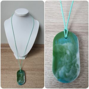 Ketting H295. Materiaal: Epoxy. Prijs €25,-