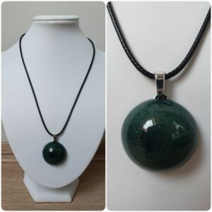 Ketting H296. Materiaal: Epoxy. Prijs €15,-