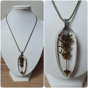 Ketting H299. Materiaal: Epoxy. Prijs €20,-