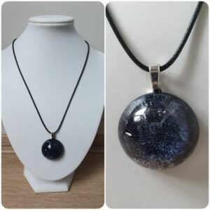 Ketting H302. Materiaal: Epoxy. Prijs €15,-