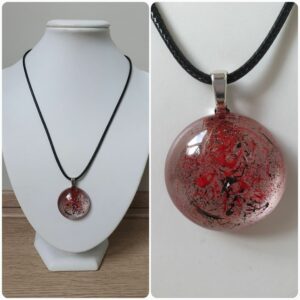 Ketting H303. Materiaal: Epoxy. Prijs €15,-