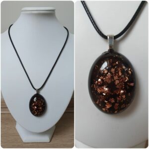 Ketting H304. Materiaal: Epoxy. Prijs €20,-