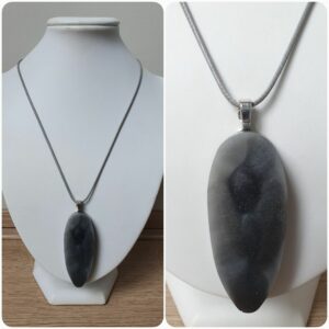 Ketting H305. Materiaal: Epoxy. Prijs €20,-