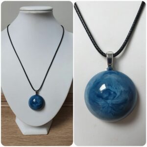 Ketting H307. Materiaal: Epoxy. Prijs €15,-