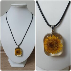 Ketting H309. Materiaal: Epoxy. Prijs €20,-