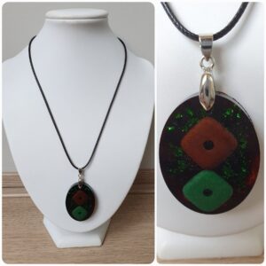 Ketting H31. Materiaal: Epoxy. Prijs €20,-