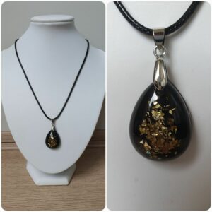 Ketting H315. Materiaal: Epoxy. Prijs €15,-