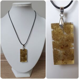 Ketting H36. Materiaal: Epoxy. Prijs €20,-