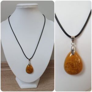 Ketting H38. Materiaal: Epoxy. Sieraad is VERKOCHT