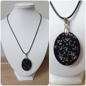 Ketting H45. Materiaal: Epoxy. Prijs €20,-