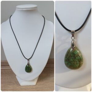 Ketting H46. Materiaal: Epoxy. Prijs €15,-