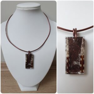 Ketting H47. Materiaal: Epoxy. Prijs €20,-