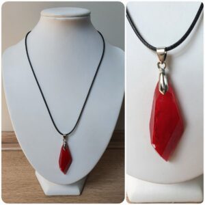 Ketting H49. Materiaal: Epoxy. Prijs €15,-