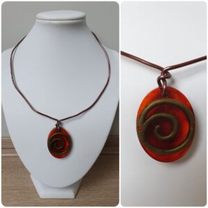 Ketting H51. Materiaal: Epoxy. Prijs €25,-