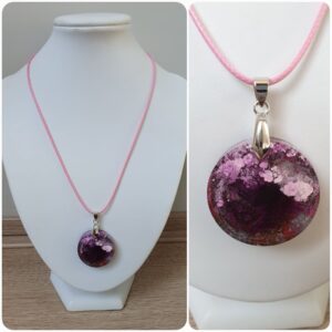 Ketting H53. Materiaal: Epoxy. Sieraad is VERKOCHT