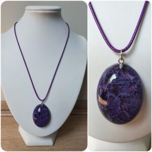 Ketting H58. Materiaal: Epoxy. Prijs €20,-