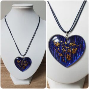 Ketting H59. Materiaal: Epoxy. Prijs €20,-