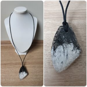 Ketting H6. Materiaal: Epoxy. Prijs €25,-