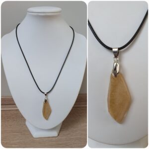 Ketting H61. Materiaal: Epoxy. Prijs €15,-