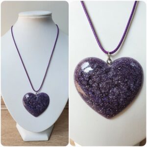 Ketting H62. Materiaal: Epoxy. Prijs €20,-