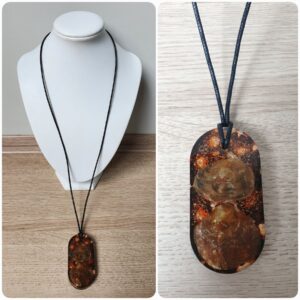 Ketting H63. Materiaal: Epoxy. Sieraad is VERKOCHT