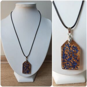 Ketting H64. Materiaal: Epoxy. Prijs €15,-