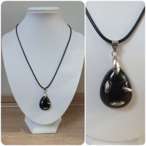 Ketting H66. Materiaal: Epoxy. Prijs €15,-