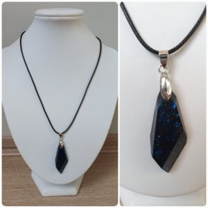 Ketting H75. Materiaal: Epoxy. Prijs €15,-