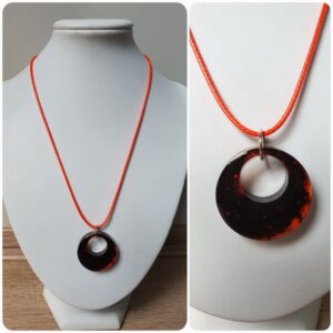 Ketting H76. Materiaal: Epoxy. Prijs €15,-