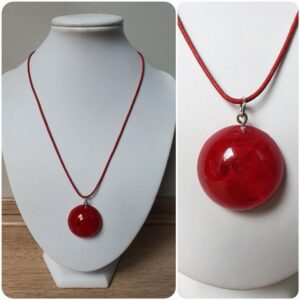 Ketting H80. Materiaal: Epoxy. Sieraad is VERKOCHT