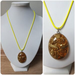 Ketting H81. Materiaal: Epoxy. Prijs €20,-