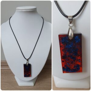 Ketting H87. Materiaal: Epoxy. Sieraad is VERKOCHT