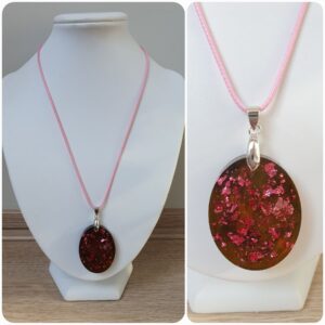 Ketting H88. Materiaal: Epoxy. Sieraad is VERKOCHT