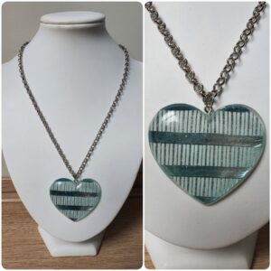 Ketting H90. Materiaal: Epoxy. Prijs €20,-