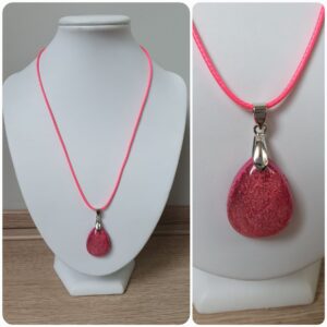 Ketting H91. Materiaal: Epoxy. Sieraad is VERKOCHT