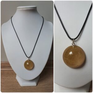 Ketting H95. Materiaal: Epoxy. Prijs €15,-