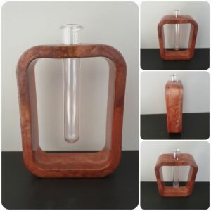 Vaas A5. Materiaal: Epoxy. Prijs €35,-